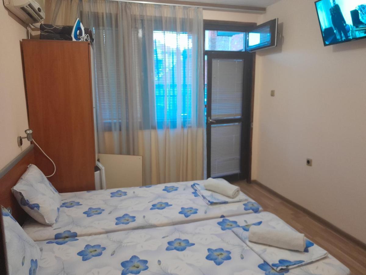 Апартаменти И Стаи За Гости Анхиало Pomorie Exteriör bild