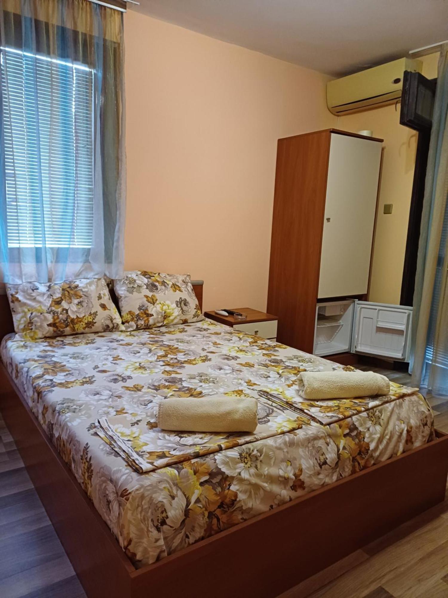 Апартаменти И Стаи За Гости Анхиало Pomorie Exteriör bild